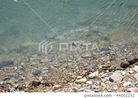 阿德拉河清澈的山間溪流 阿德拉河清澈的山間溪流 44802152