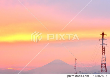 從Samukawa工業園和日落看到的富士山 44802894