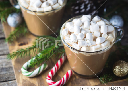 Cocoa with marshmallow 44804044