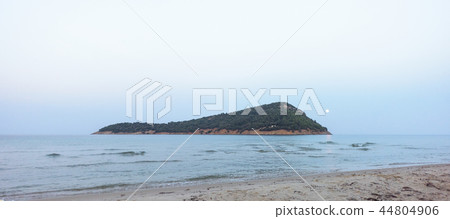 Kinira island at sunset 44804906