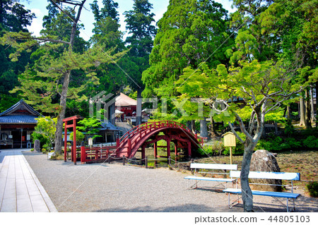 The lake between Ise, Asakugake Gekkongoji, and the temple grounds, and the glazed Rizuru Bridge (2) 44805103