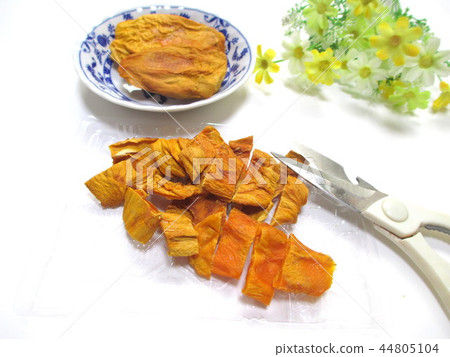 Dried mango cut easy to eat 44805104