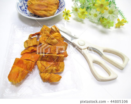 Dried mango cut easy to eat 44805106