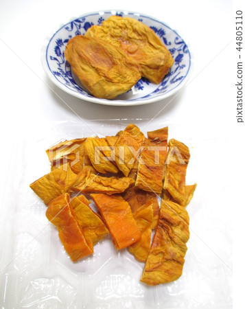 Dried mango cut easy to eat 44805110