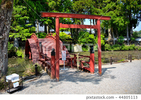 Impressive drum bridge "Renju Bridge" in Ise, Asakugake Kingo-ji Temple and grounds (3) 44805113