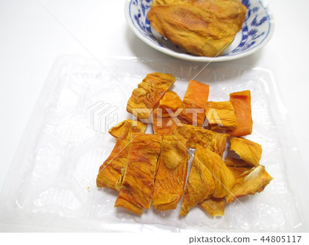 Dried mango cut easy to eat 44805117