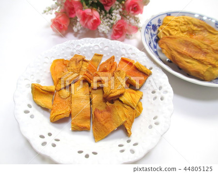 Dried mango cut easy to eat 44805125