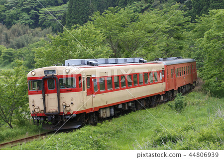 五十鈴鐵路快車（Kiha 52 + Kiha 28） 44806939