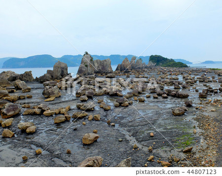 Strange view of the Kii Peninsula, tides and bridge piles from the roadside bridge pile rocks (1) Strange view of the Kii Peninsula, tides and bridge piles from the roadside bridge pile rocks (1) 44807123