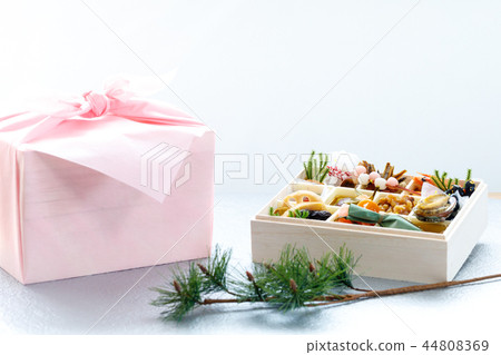 Event New Year dishes for single use Event New Year dishes for single use 44808369