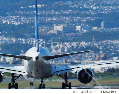 從Senri河岸看見的大阪國際機場跑道 44808464