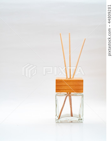 Aromatic bottle 44809281