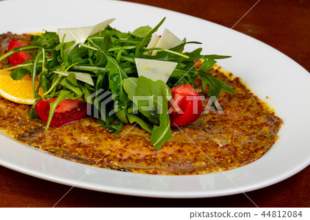 Salad with roastbeef 44812084