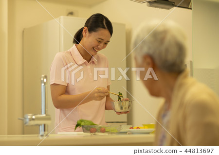 Caregiver Caregiver 44813697