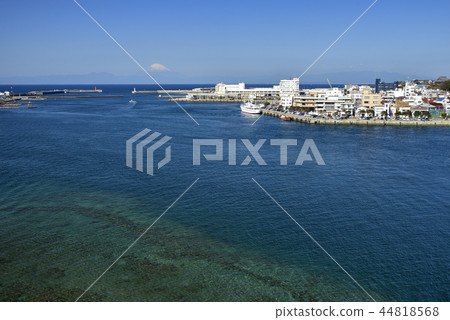 Miura Peninsula Misaki Port [Autumn] Mt. Fuji in New Snow 44818568