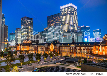 <東京>東京站的夜景，藍色小時 44819600