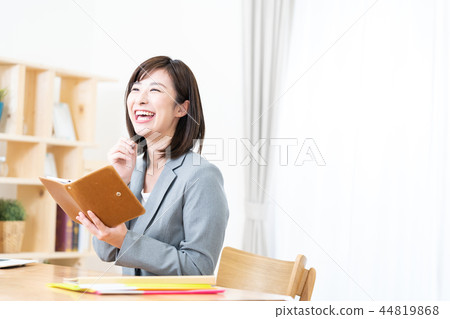 女商人,辦公室工作者,ol,微笑,咖啡杯,企業場面,房地產,房地產圖像,解釋工作者 女商人,辦公室工作者,ol,微笑,咖啡杯,企業場面,房地產,房地產圖像,解釋工作者 44819868
