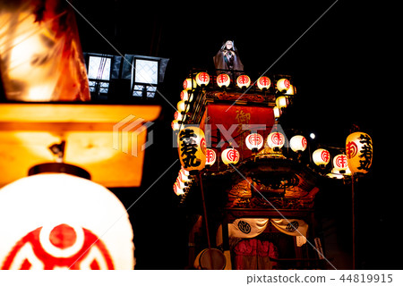 由川越節日的夜燈照亮的漂浮物 44819915