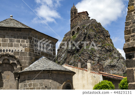 Le Puy-en-Velay - France 44823131