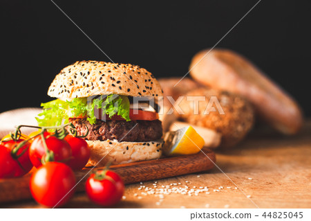 Delicious homemade hamburger with fresh vegetables Delicious homemade hamburger with fresh vegetables 44825045