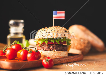 Delicious homemade hamburger with fresh vegetables Delicious homemade hamburger with fresh vegetables 44825047