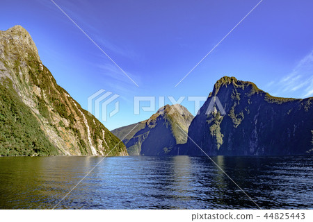 Milford Sound 44825443