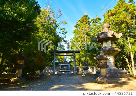 Toshinaga Maeda's Tomb 44825751