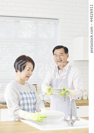 Washing dishes, kitchen, couple 44826911