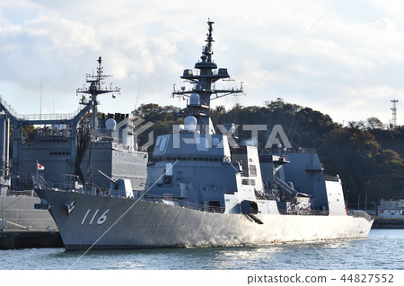 The escort ship Teruzuki The escort ship Teruzuki 44827552