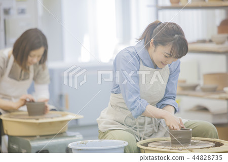 做陶瓷的婦女 44828735