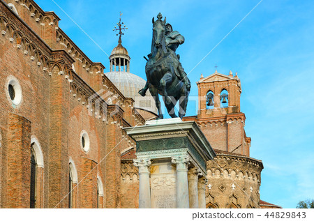 Monument to condotier Bartolomeo Colleoni, Venice Monument to condotier Bartolomeo Colleoni, Venice 44829843