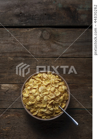 Cornflakes in a plate. Top view 44830262