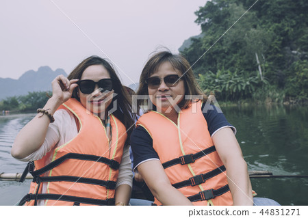 asian woman tourist wearing lifejacket 44831271