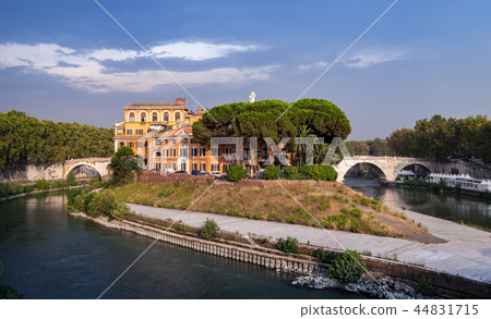 Cityscape of old Rome in summer evening Cityscape of old Rome in summer evening 44831715