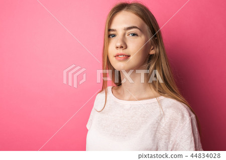 Portrait of a beautiful young girl Portrait of a beautiful young girl 44834028