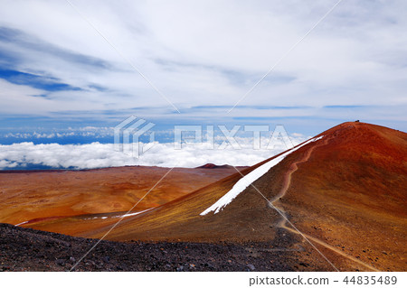 The summit of Mauna Kea 44835489