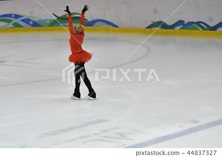 Girl ice skating 44837327