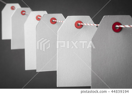 Empty paper tags close up 44839194