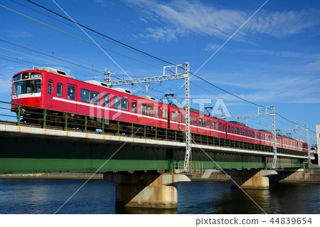 Keikyu 800形成藍天 44839654