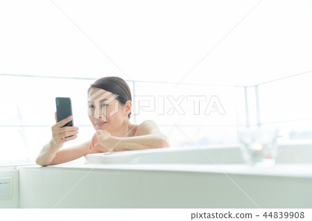 Middle senior beauty lifestyle image 44839908