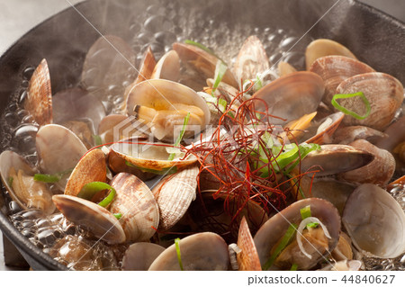 Steamed bamboo clam 44840627
