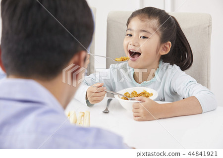 生活,家庭,爸爸,女兒,韓國人 生活,家庭,爸爸,女兒,韓國人 44841921