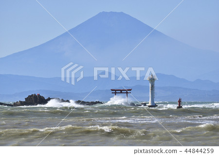 Hayama Town Manase [Miura Peninsula, Kanagawa Prefecture] Famous islands with typhoons and Mt. Fuji 44844259