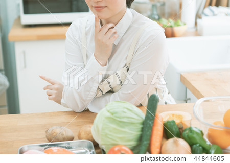 誘惑 主婦 家庭主婦 44844605