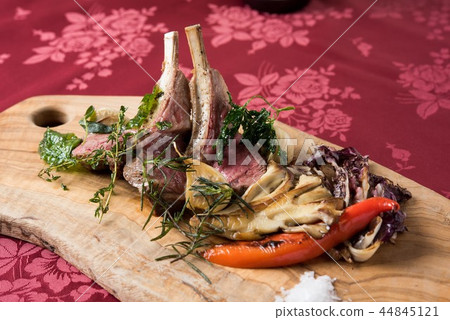 Meat dish  Meat dish  44845121