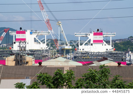 兩艘集裝箱貨船正在建設中 44845875