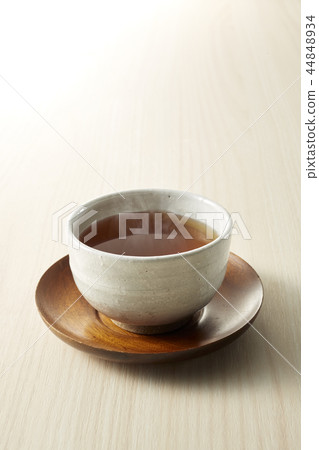Warm green tea (roasted green tea) 44848934
