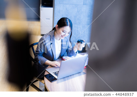 Woman Woman 44848937