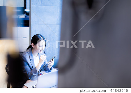 Woman Woman 44848946