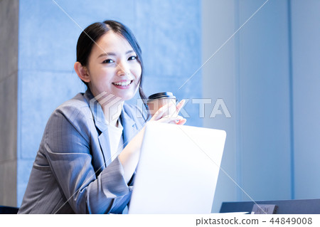 女子 44849008